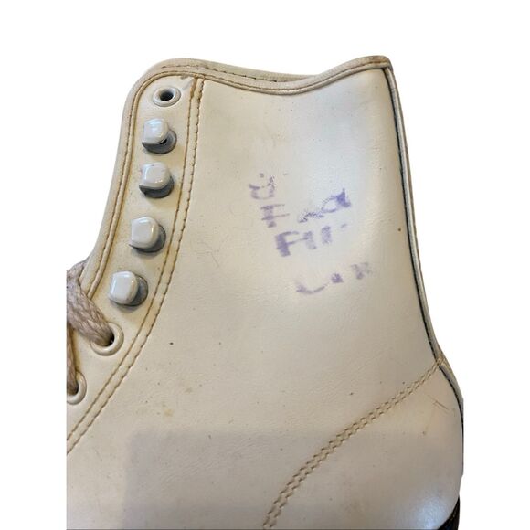 Vintage White Figure Ice Skates Womens Size 9 Made In Canada Winter Snow Sports - Picture 4 of 16